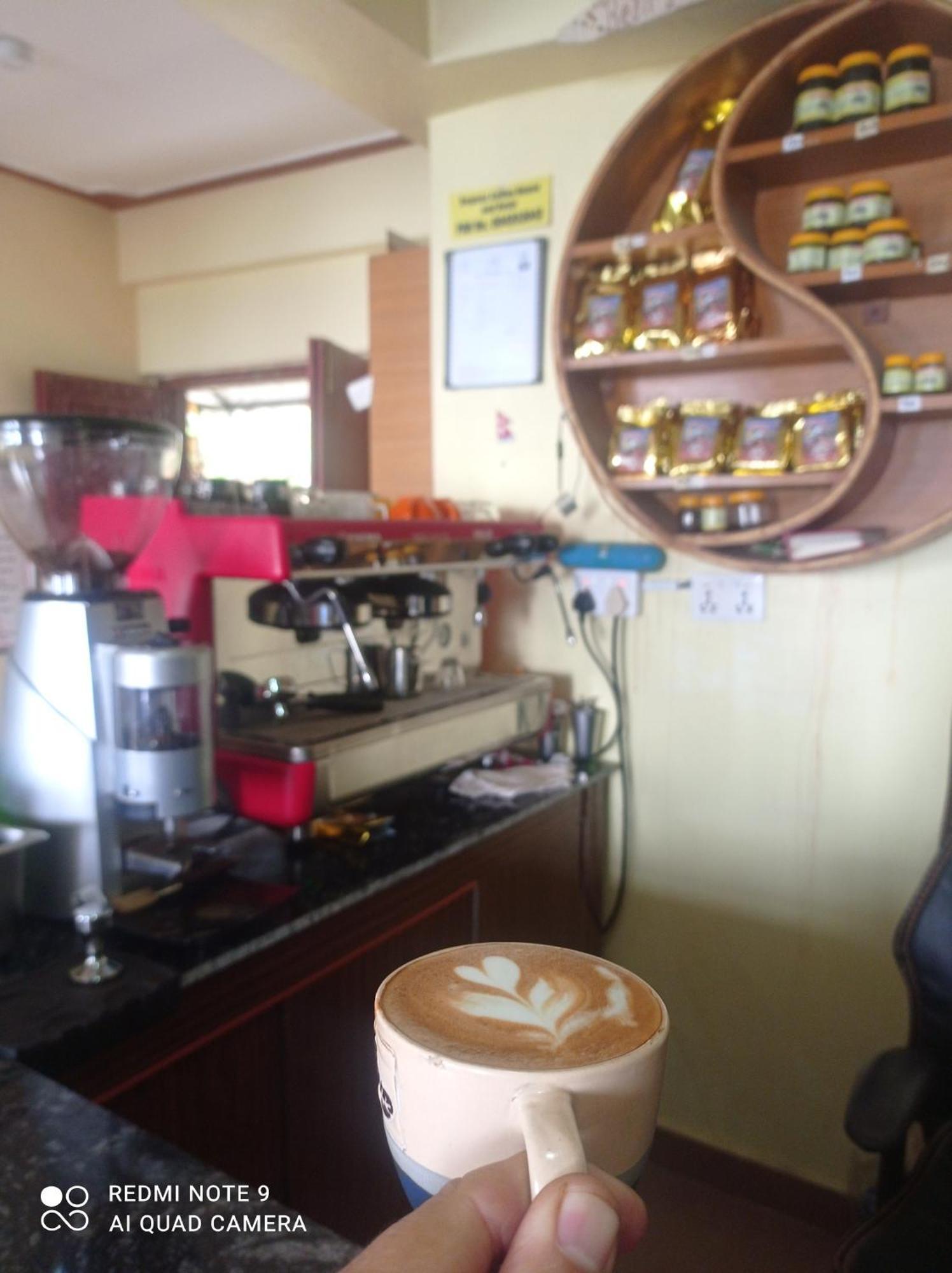 Deorāli Begnas Coffee House & Hotel מראה חיצוני תמונה